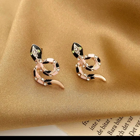 Beautiful gold rose snake Serpent earings - Picture 3 of 3